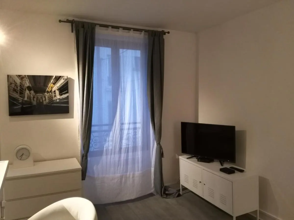 Comfy Parisian Studio! アパート イヴリー＝シュル＝セーヌ