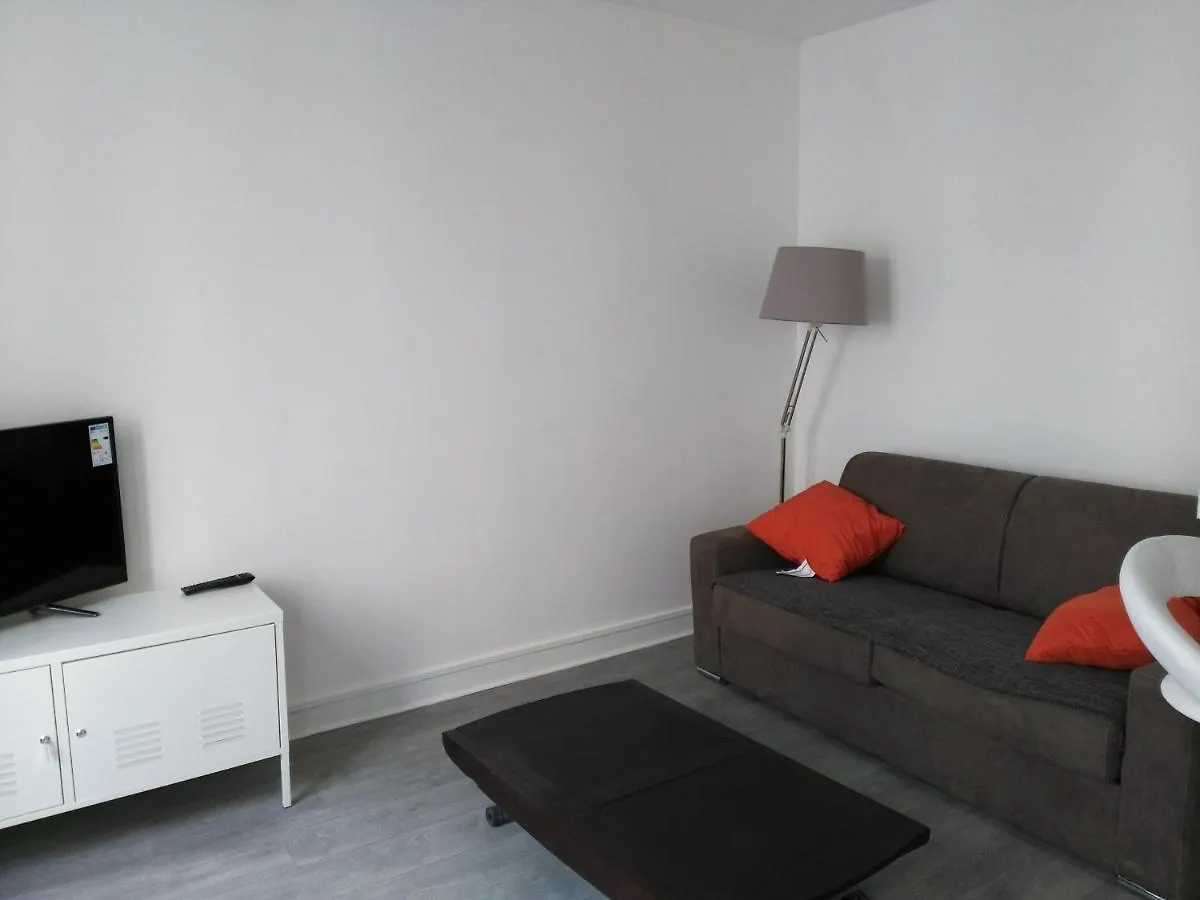 Comfy Parisian Studio! *